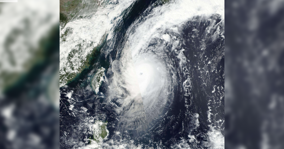 Typhoon Chaba on path to hit south China